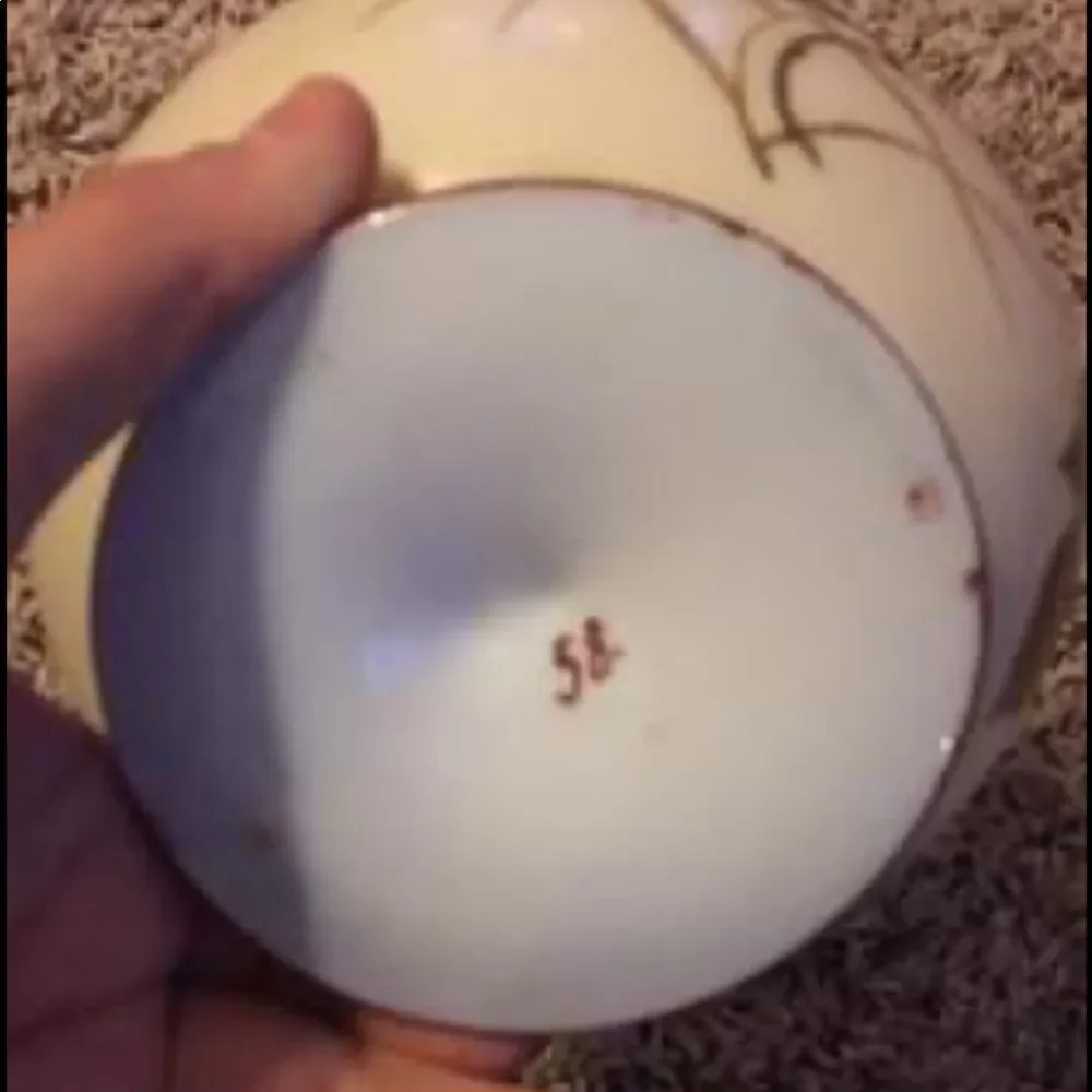 Mount Washington chrysanthemum gourd vase